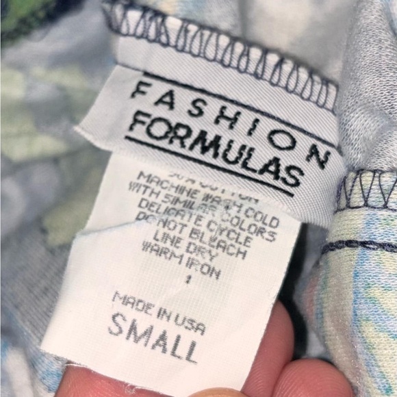 Women’s size small vintage shorts by fashion formulas - Picture 4 of 4